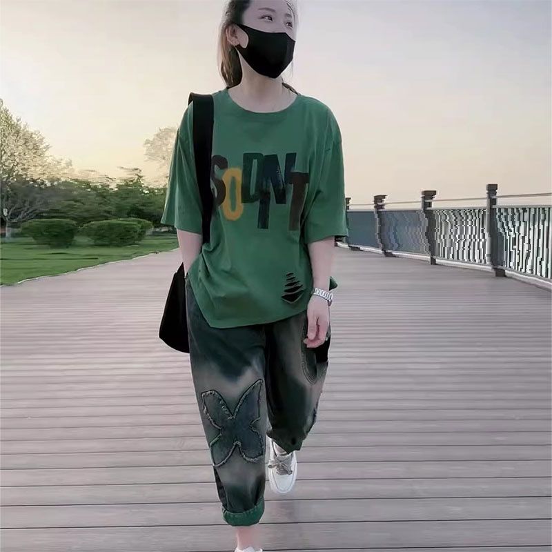 

Платье для женщин среднего возраста, костюм-двойка, женская летняя одежда 2025, новинка, для полных девушек, больших размеров, футболка с коротким рукавом, джинсовый комплект из брюк-шаровар Tops + Denim Suit L [Suggested 50.00 kg-55.00 kg]]