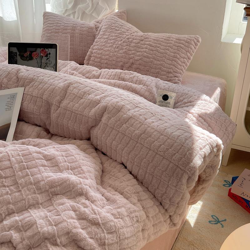 Rabbit Fleece Four-Piece Set, Thickened Milk Fleece Bed Sheet, Coral Fleece Quilt Cover, Three-Piece Flannel Bed Hat On The Bed