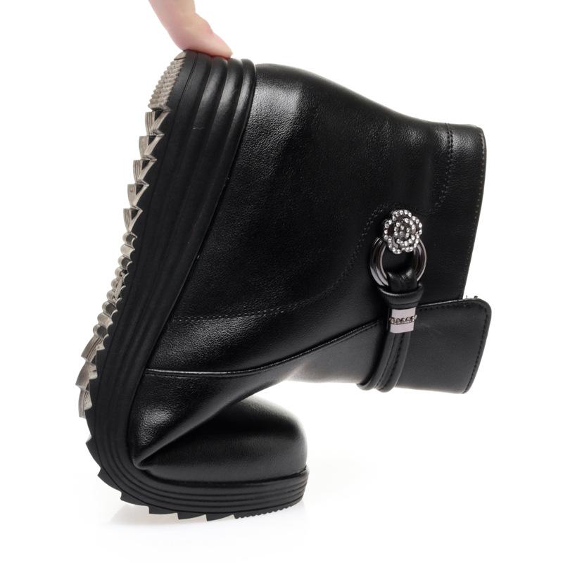 Winter fur integrated mother cotton shoes velvet flat-soled women's short boots non-slip wool shoes medium and old large size women's shoes