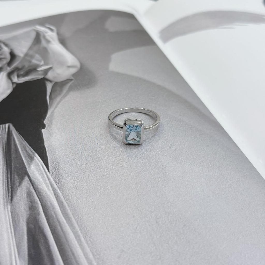 Серебряное кольцо с натуральным топазом 1.95ct, вес изделия 2,59 гр (2171782)