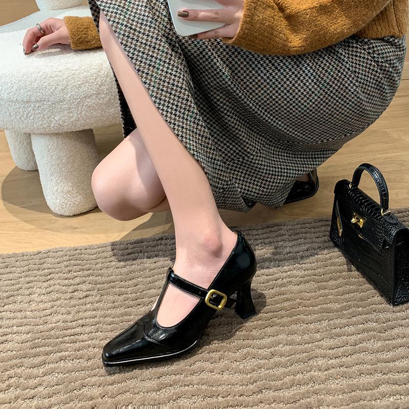 French retro T-button single shoes spring and autumn women's shoes square head Mary Jane shoes color matching high heels