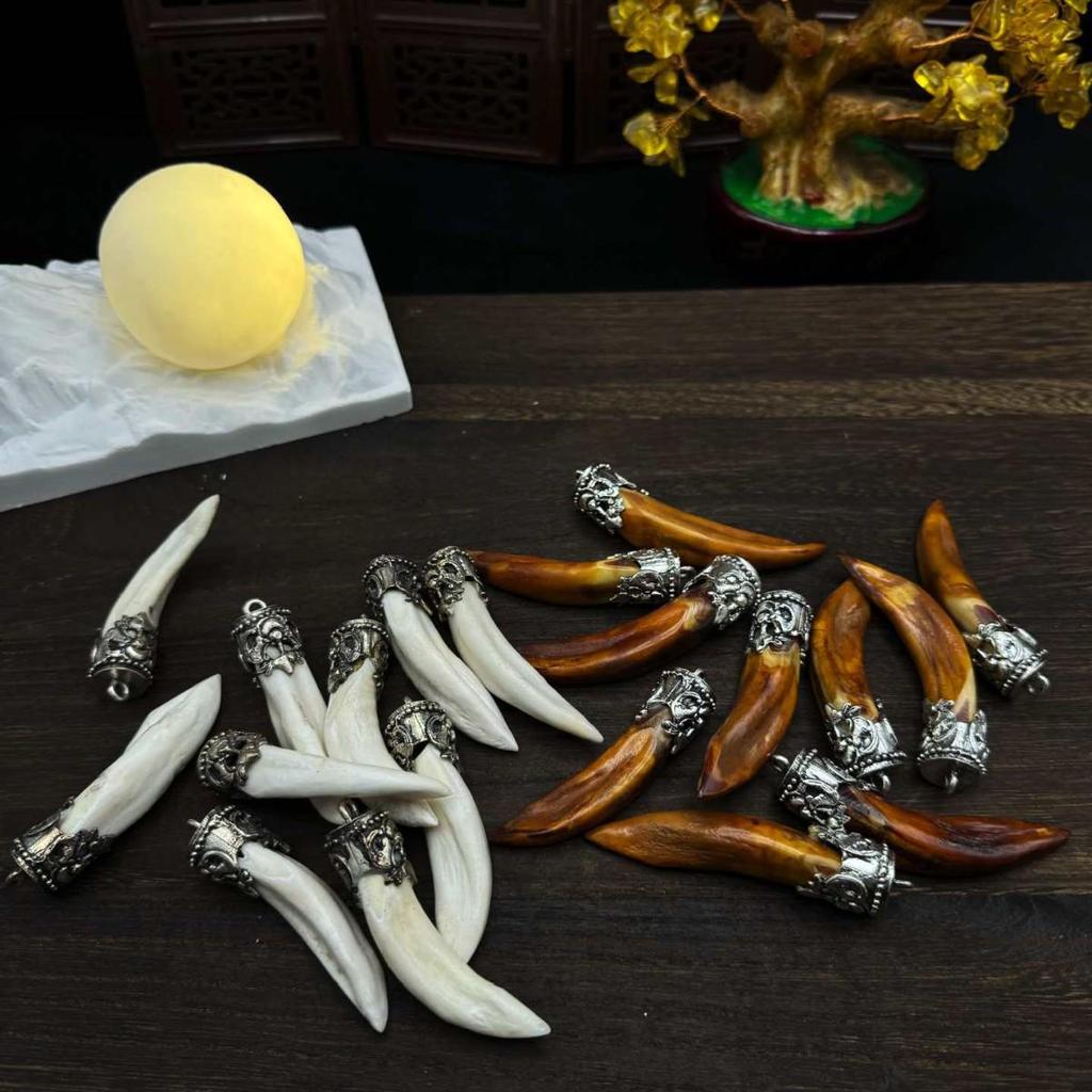 Tibetanischer Silber Wolfshund Zähne Anhänger: Unisex DIY-Accessoire im antiken Stil