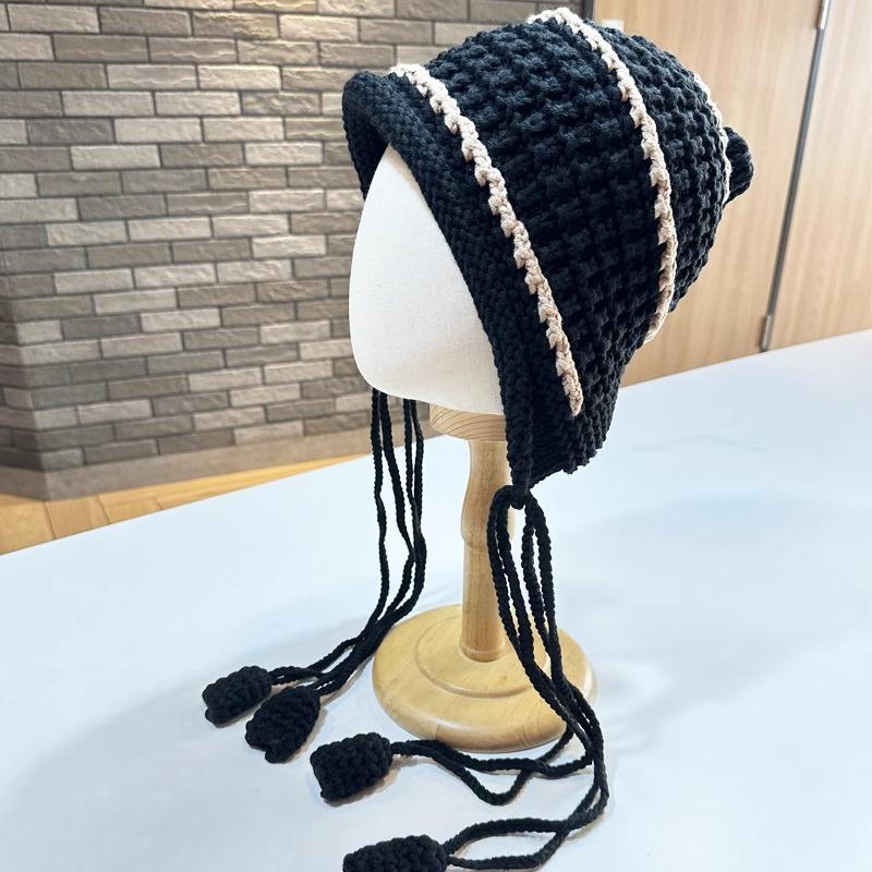 

Japanese hand-woven fringed knitted wool hat for children, thickened warm and versatile in autumn and winter, student ear protection pullover hat чорний