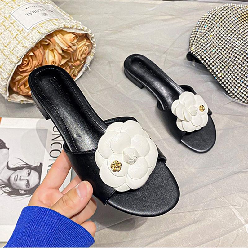 Mode 2025 Kamelia Blomma Damtofflor Svart Vit Läder Sandaler Damer Sommar Slides Skor Metall Kamelia Blommig Flip-flops