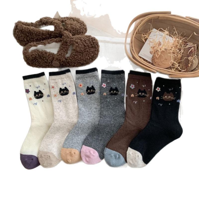 Warm Wool Socks for Women, Mid-calf Socks for Autumn and Winter, Thickened and Fleece, Cute Cat Cartoon Winter Long Socks