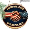 2D Flat, 1pc Round Aluminum Hanging Sign - "United We Stand Divided We Fall" Patriotic Handshake Metal Wall Art, Vintage USA Flag Design, Perfect for