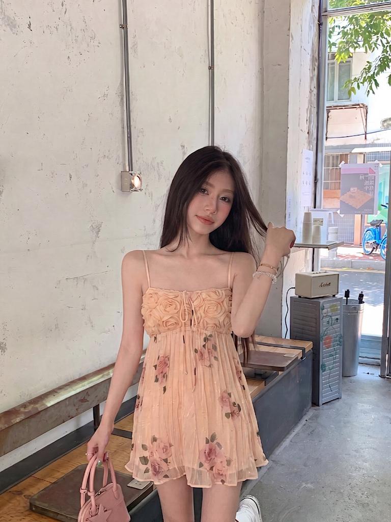 Temperament Three-dimensional Flower Suspender Dress Women's Summer French Pleated A-shaped Skirt Beautiful Birthday Skirt Short Skirt