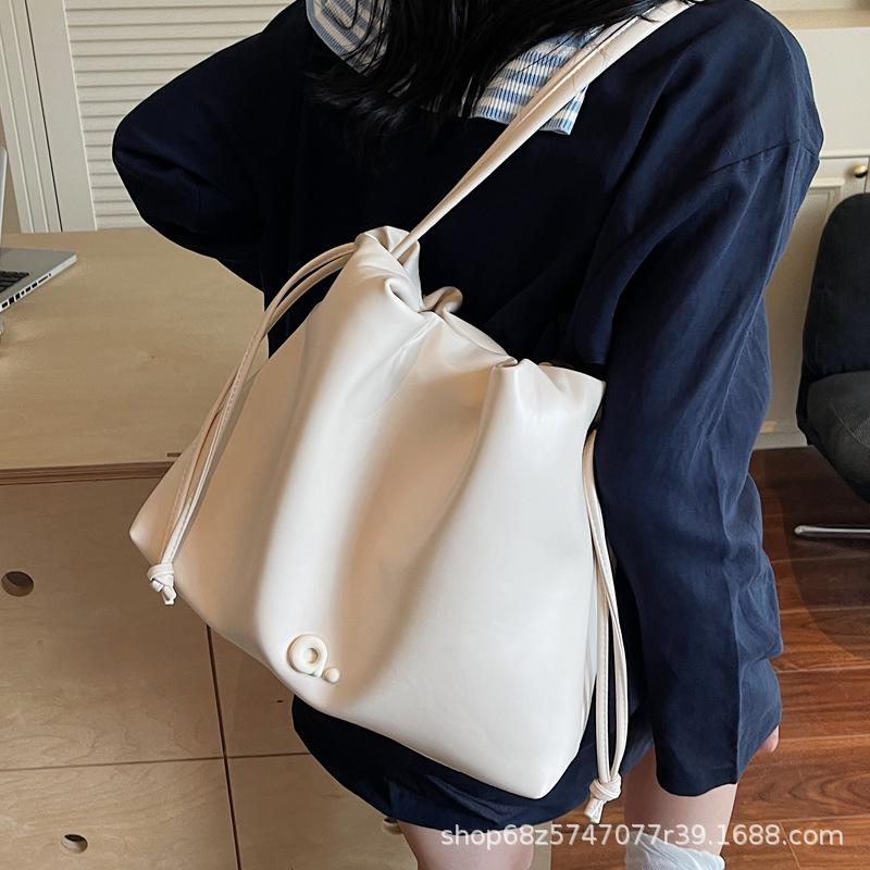 Summer small bag women's 2025 new simple and versatile shoulder messenger bag is popular this year ins tote bag