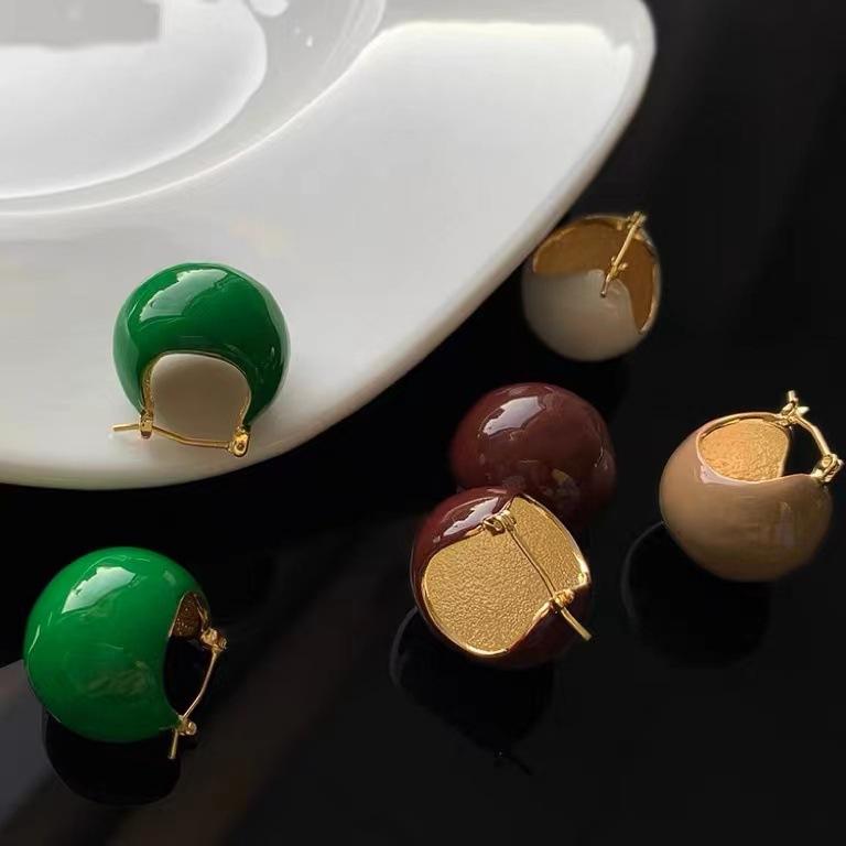 Retro Enamel Green Earrings Women'S Light Luxury Niche High-End Ear Buckles Retro Temperament Stud Earrings White Earrings