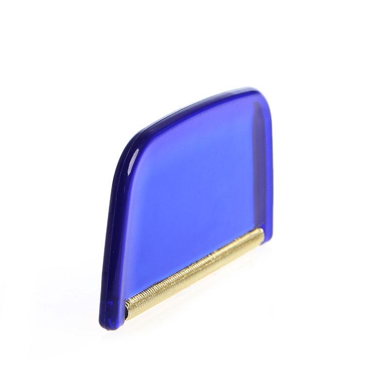 A Device for Removing Lint From Clothes