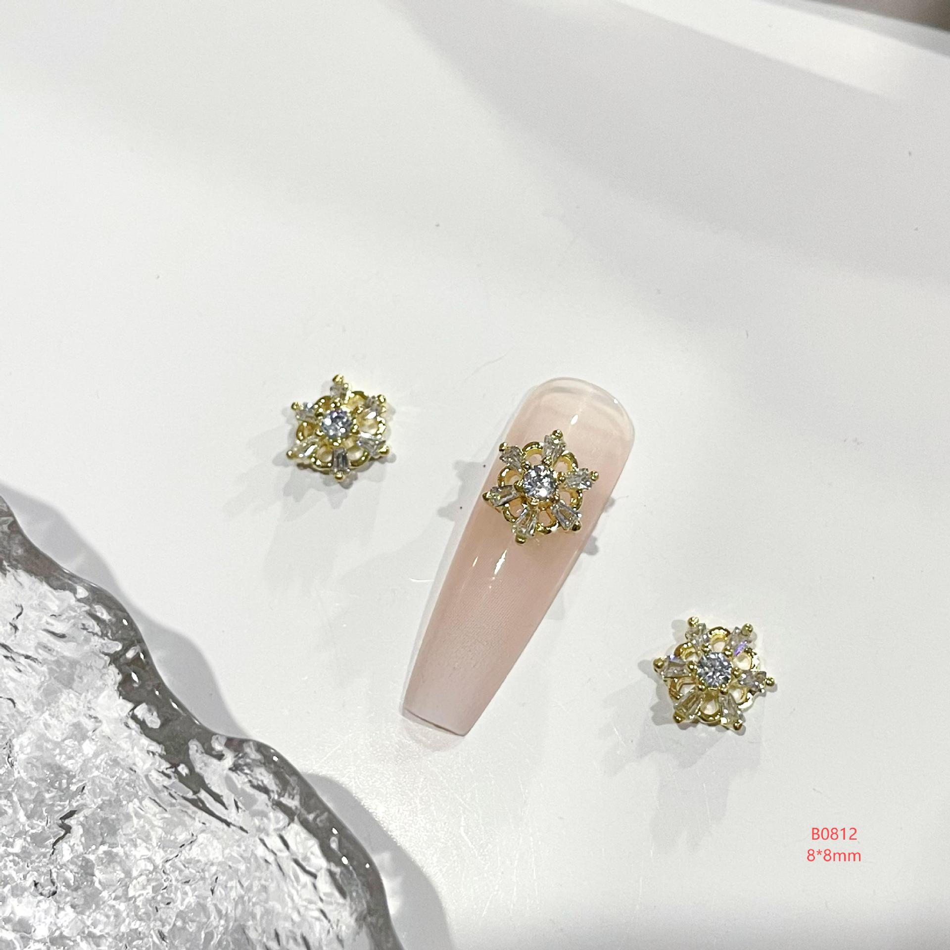 

Элегантные рождественские наклейки для ногтей «Снежинки» золотого и серебряного цвета с циркониевыми деталями