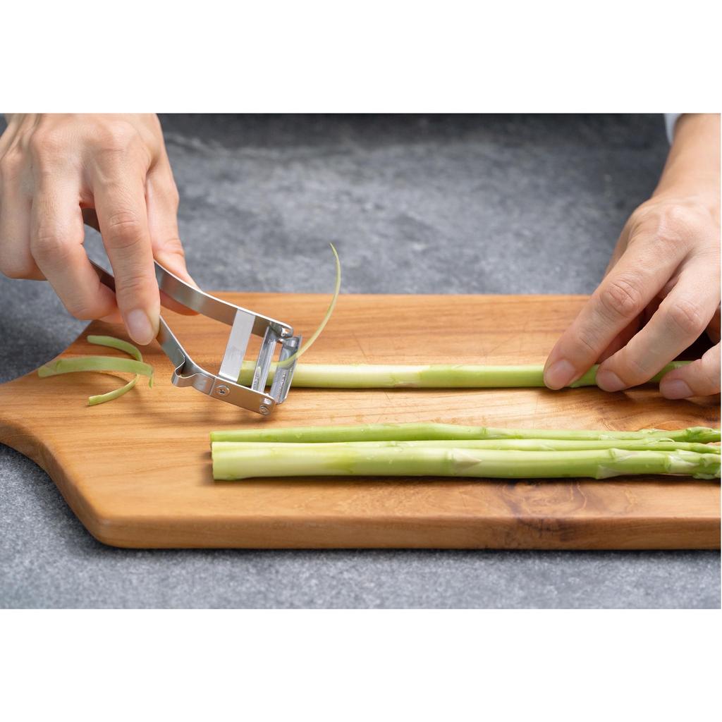 Iidaya Ever Peeler Mini In Blade 2020 Good Design Award Winner Professional Specification Thin Slice Small Light (Made Japan/Right-handed/Replaceable