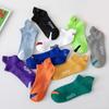 4 par herremote ensfarget bokstav ankelsokker høykvalitets elastisk mesh pustende deodorant korte sokker for menn