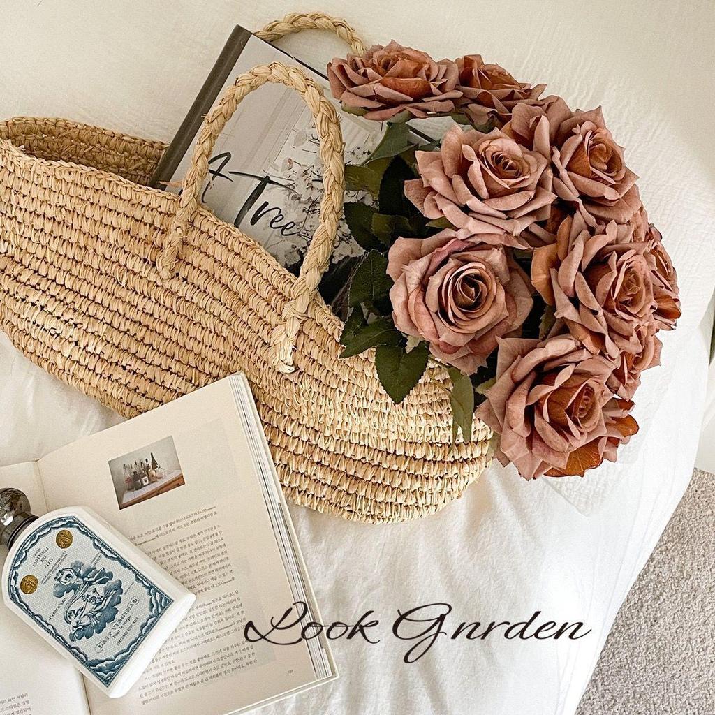 Ścianka z sztucznych kwiatów 'Cappuccino Rose' dla Influencerów, na Wesela i do Wystroju Domu