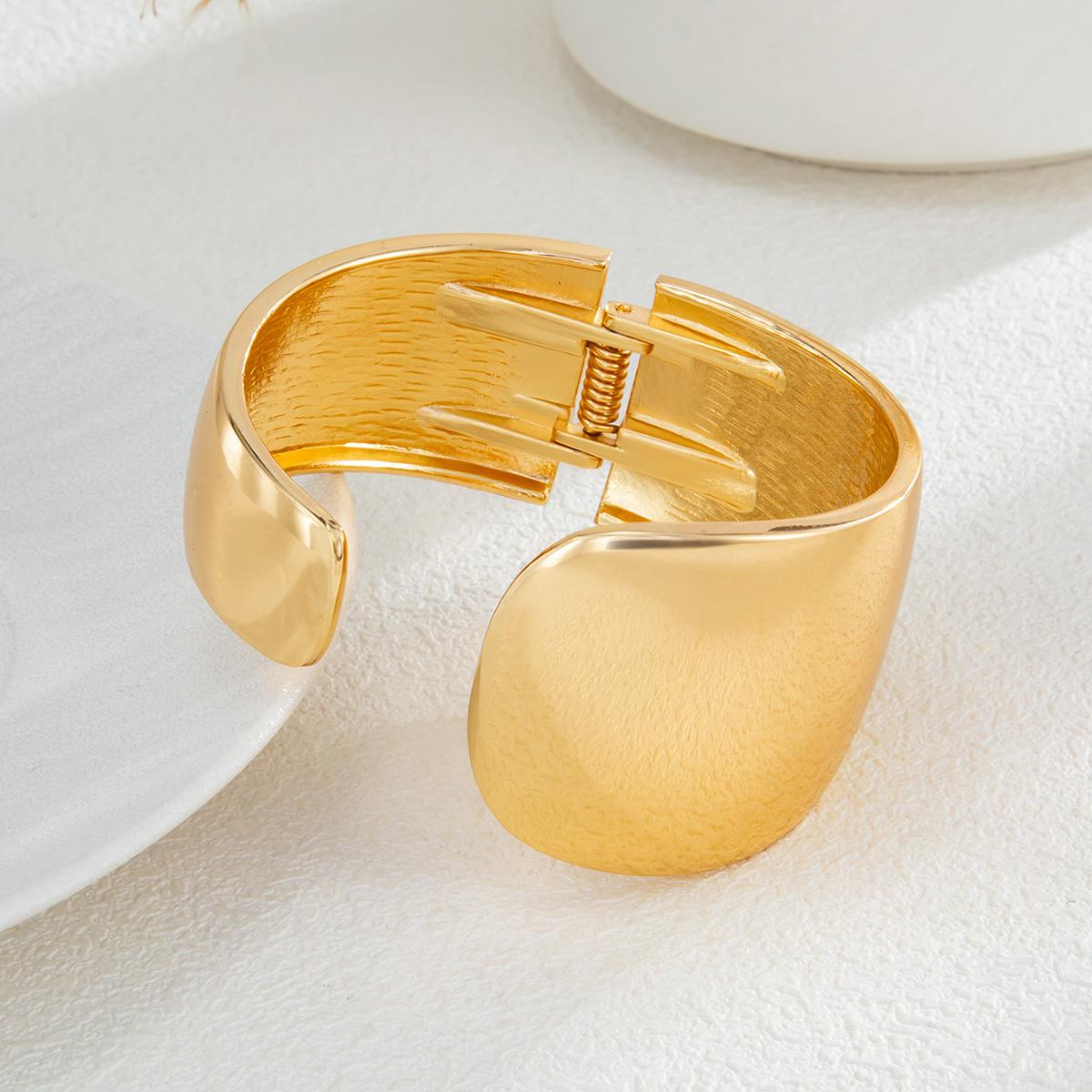 

2025 Vintage Wide Cuff Bangles Hip Hop Punk Gold Silver Color Geometric Metal Spring Bangles For Women Bracelets Men Jewelry