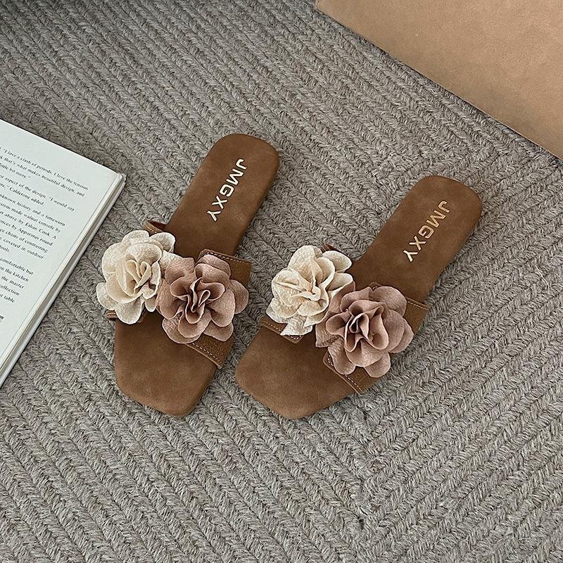Fashion 2025 Summer New Flower Women Flat Slippers Fashion Female Wearing Outside Open Toe One Word Slippers Elegant Women Sandals Mujer