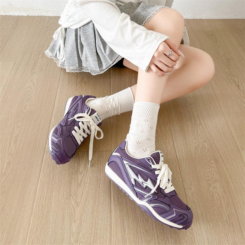 Srebrne retro lekkie i wszechstronne sneakersy podwyższające wewnętrznie na płaskiej podeszwie damskie 2025 nowe letnie miękkopodz solesowe niemieckie buty treningowe