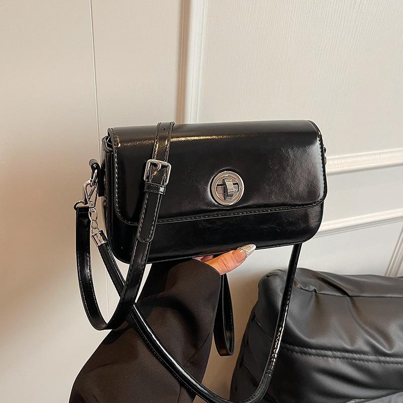 

Small bag women s spring new fashion solid color messenger bag high sense versatile lock single shoulder small square bag чёрный
