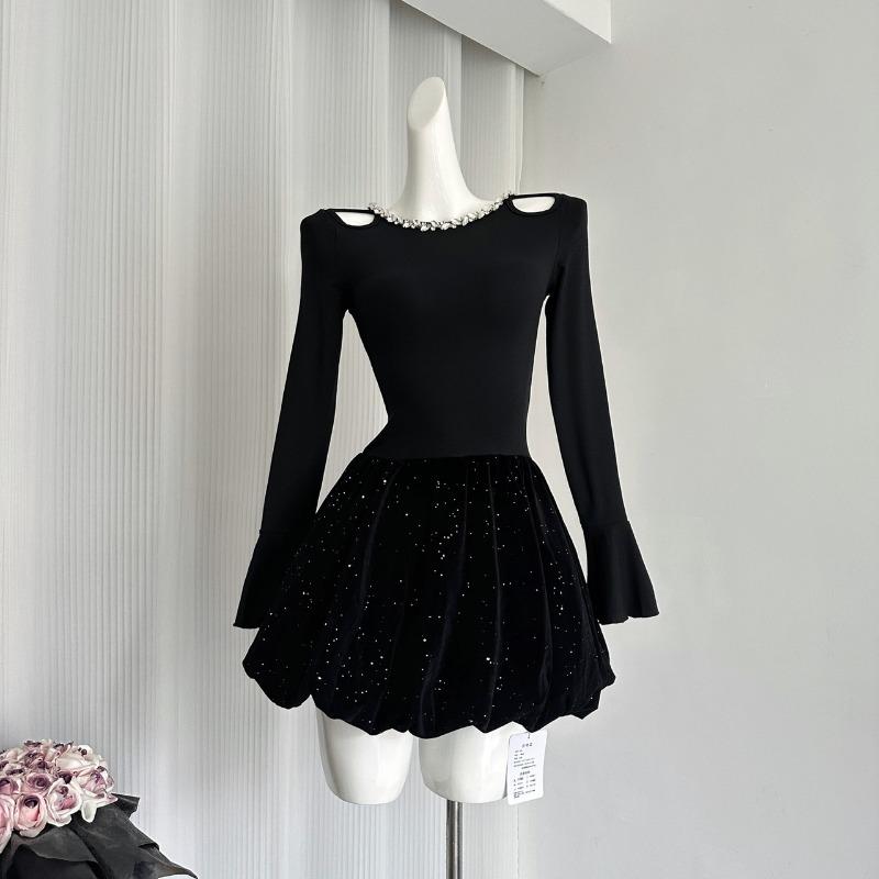 Autumn New Knitted Dress Women's Shoulder Long-sleeved Small Black Dress