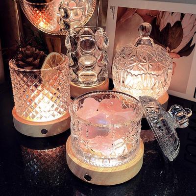 Naturlig Krystall Aroma Diffuser Steinset Sett: Klar glasskrukke med hvitt saltanheng og dekorativ avmagnetiseringsskål.