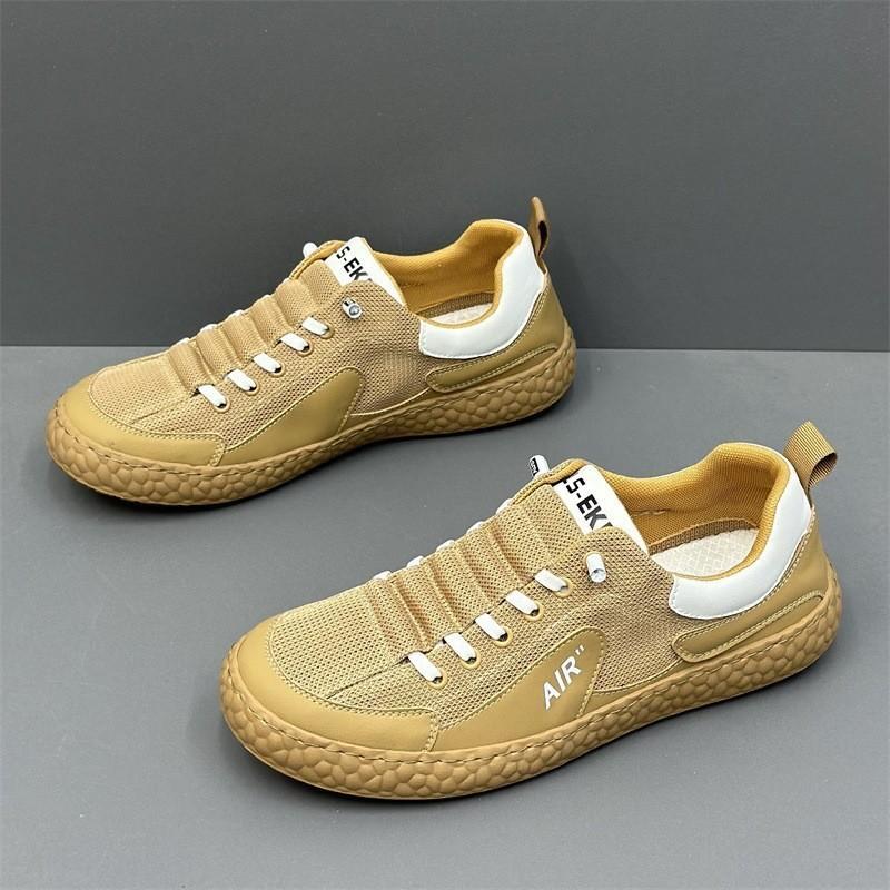 

2024 autumn new men s sports shoes Korean version of trendy casual board shoes fashionable versatile little white shoes 39