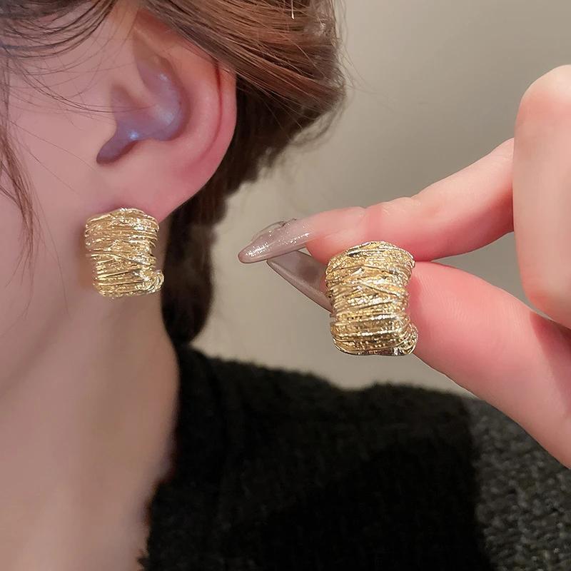 2026 Retro Folded Women's Stud Earrings Gold Color C-shaped Silver Color Metal Geometry Statement Small Earrings Fashion Jewelry