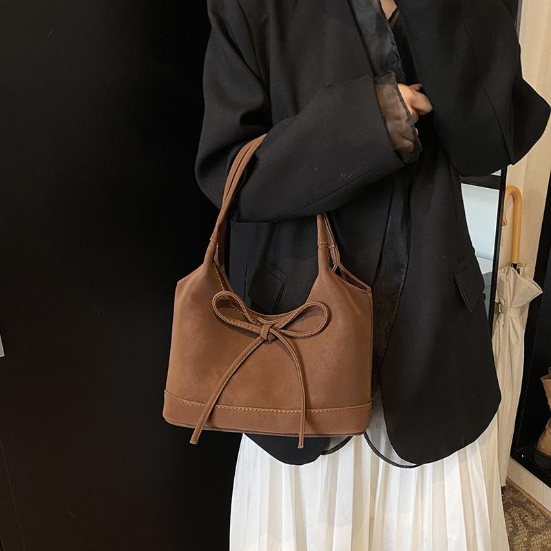 Foreign trade super fire niche bag women's 2025 new high-end sense versatile single shoulder underarm bag work portable small bag