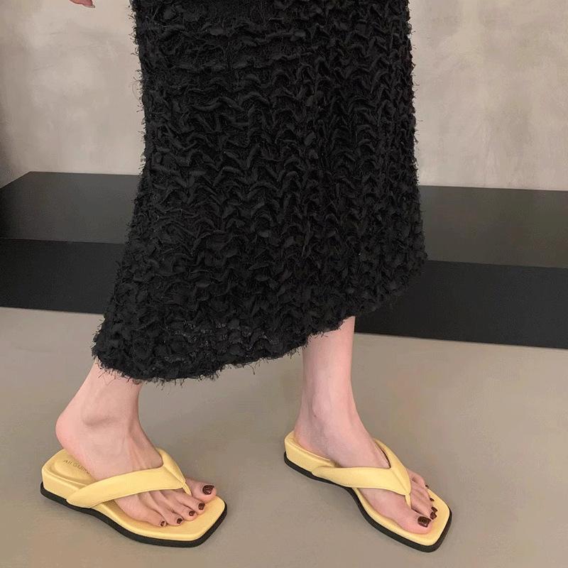 Thick-soled Slope Heel Flip-flops for Women's Summer Wear 2025 New High-end Toe Cool Slippers with Skirt Beach Sandals