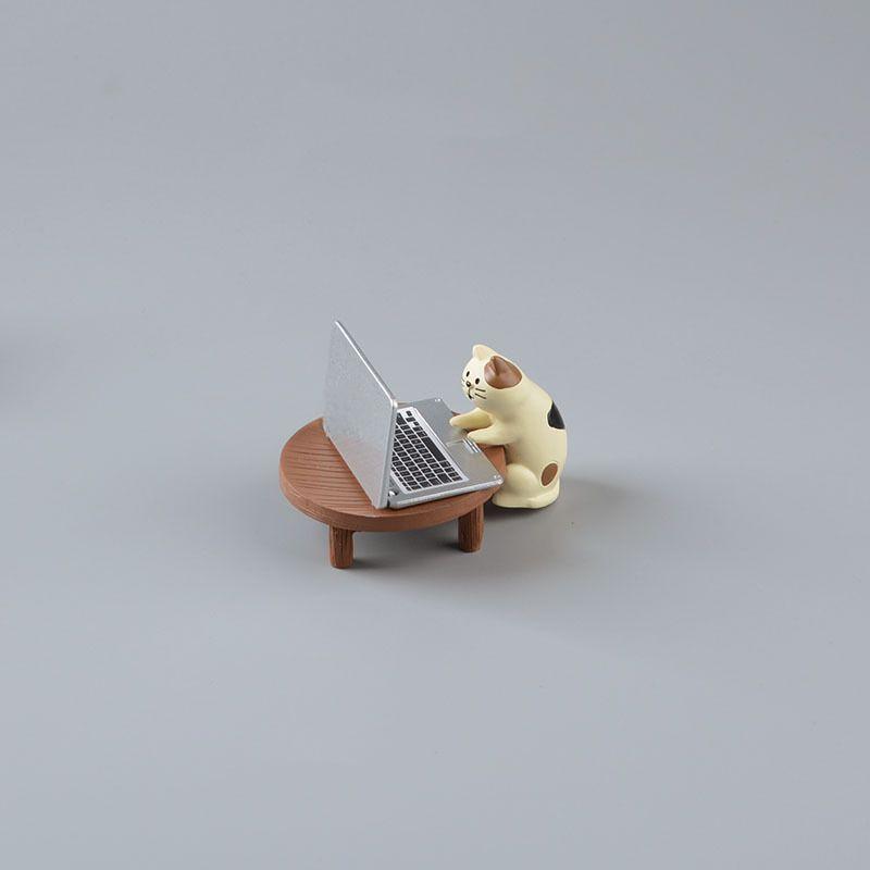 

Мило ! Работающий кот Полимерные украшения Сделай сам Офисная сцена Креативное украшение для рабочего стола Оригинальный дизайн Миниатюры для декора книжной полки As picture