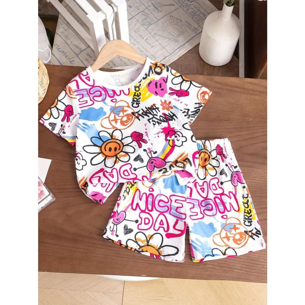 

Playful Heart-shaped Joyful Face Graffiti Short Sleeved T-shirt and Shorts, Comfortable Casual Wear Suitable for Daily Wear 100
