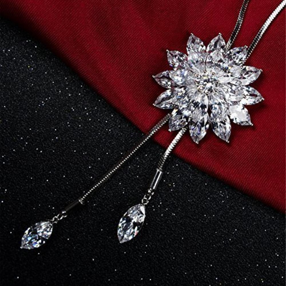 Modeschmuck Kristallblume Lange Kette Stilvolle Anhängerhalskette für Frauen und Mädchen