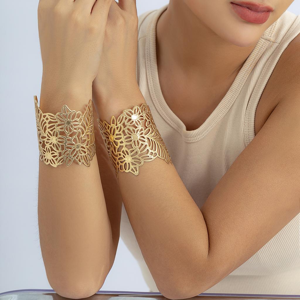 IngeSight.Z 6 Stili Esagerati Traforati Polsini Larghi Braccialetti Aperti per Donne Punk Grande Fiore & Foglie Braccialetto da Polso Gioielli