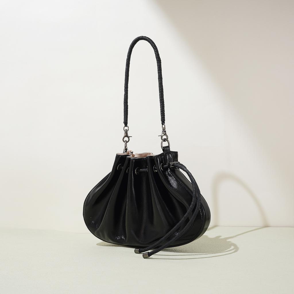2025 Niche Design Premium Pleated Handbag Sheepskin Drawstring Small Lucky Bag Summer Mini Messenger Bag Women's Bag