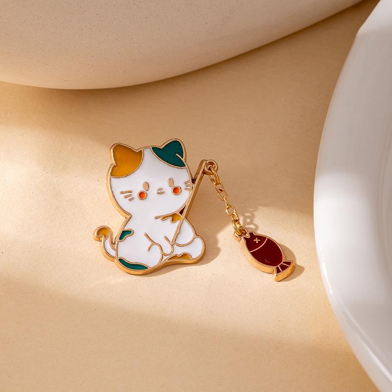 Childlike Kitten Fishing Brooch Cute Japanese Badge Cartoon Pin Buckle Pin Decoration Student Schoolbag Pendant