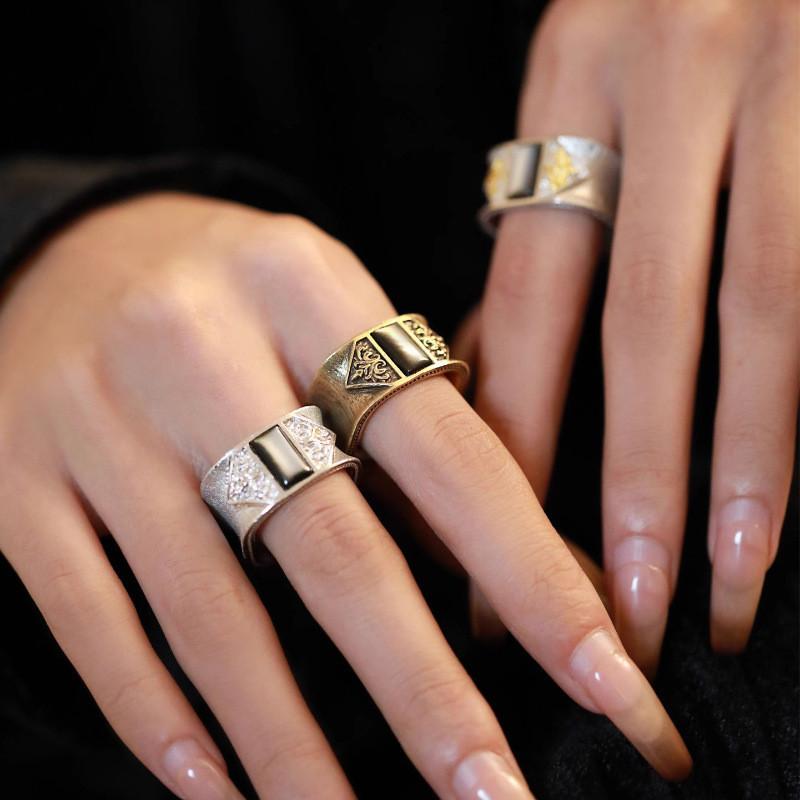 Unique Retro Chunky Black Square Adjustable Wide Ring For Women Stylish Vintage Appeal