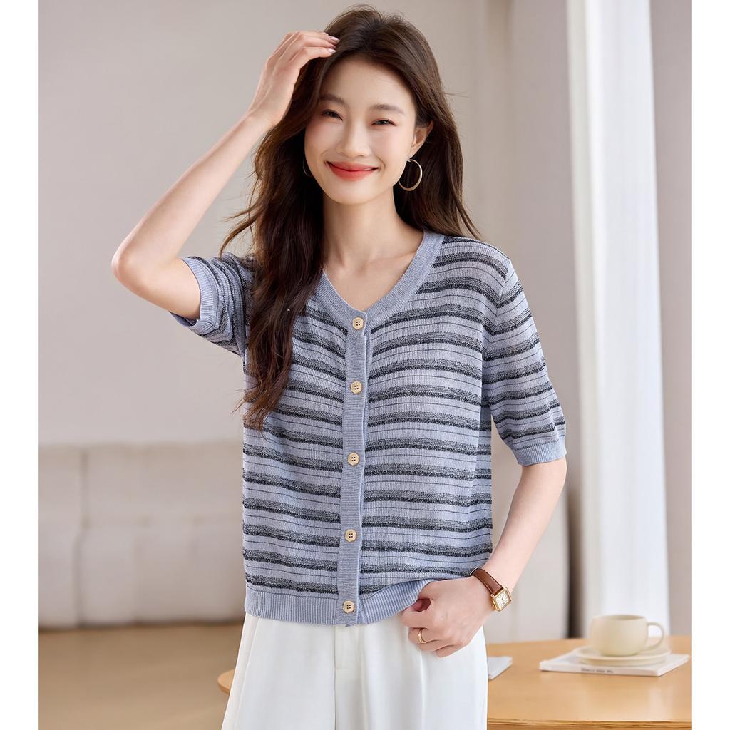Summer New Women's Striped Knitted Shirt 2026 High End Knitted V-neck Comfortable High End Women's Top