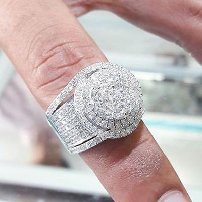 2022 Tendência de casamento Anéis femininos Full Bling Iced Out AAA Anéis de zircônia cúbica branca Joias de noivado de luxo da moda Anillos