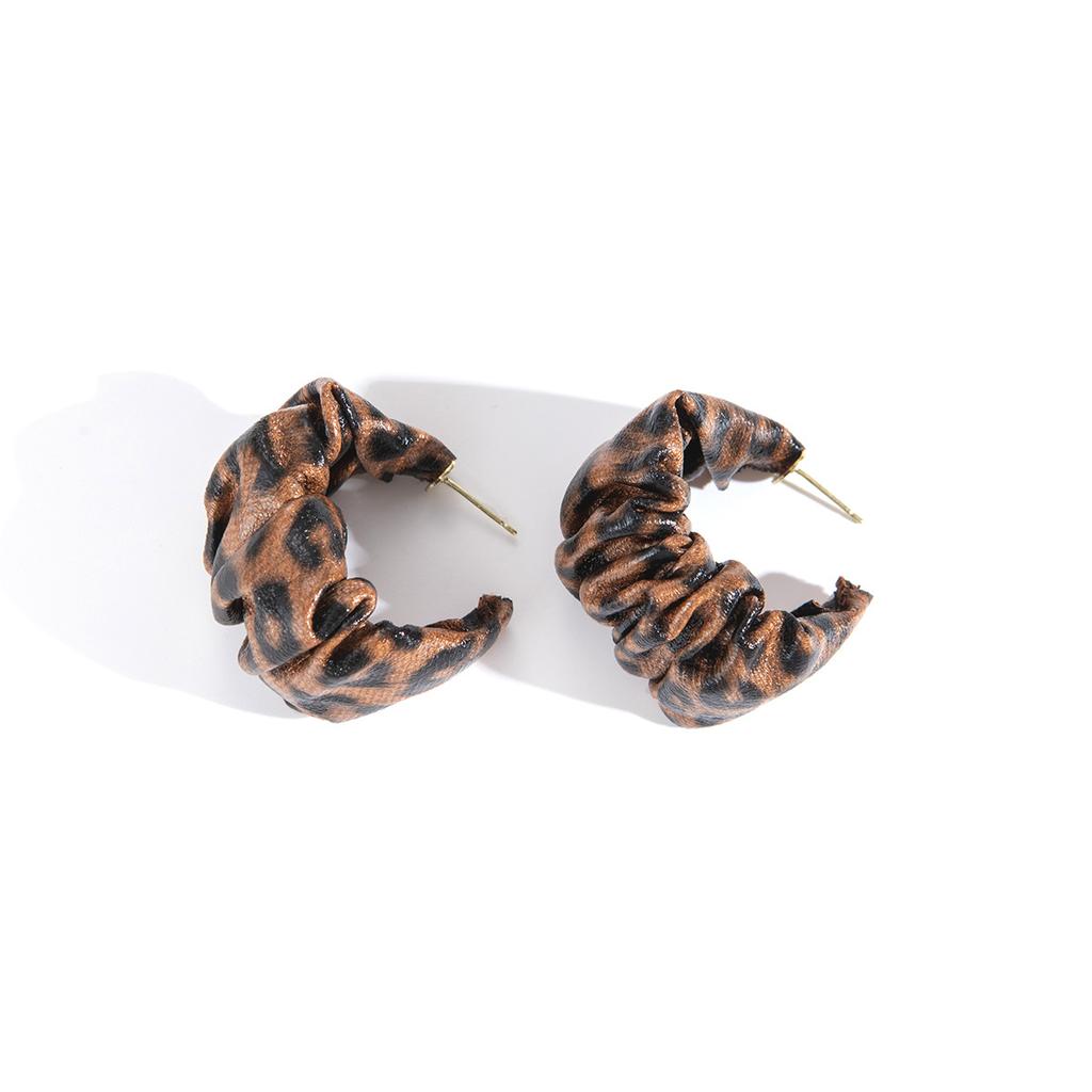 Autumn And Winter Leopard Print C-Shaped Atmospheric Pleated Earrings Women'S, Hong Kong Style Light Luxury Maillard Fashion Temperament Earrings