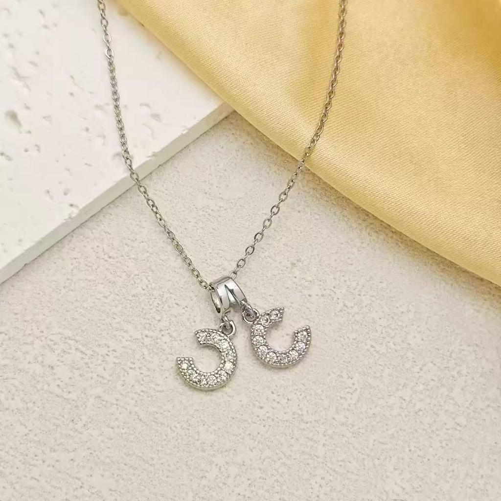 Vintage Titanium Steel Women's Pearl Pendant Necklace - Light Luxury Clavicle Chain