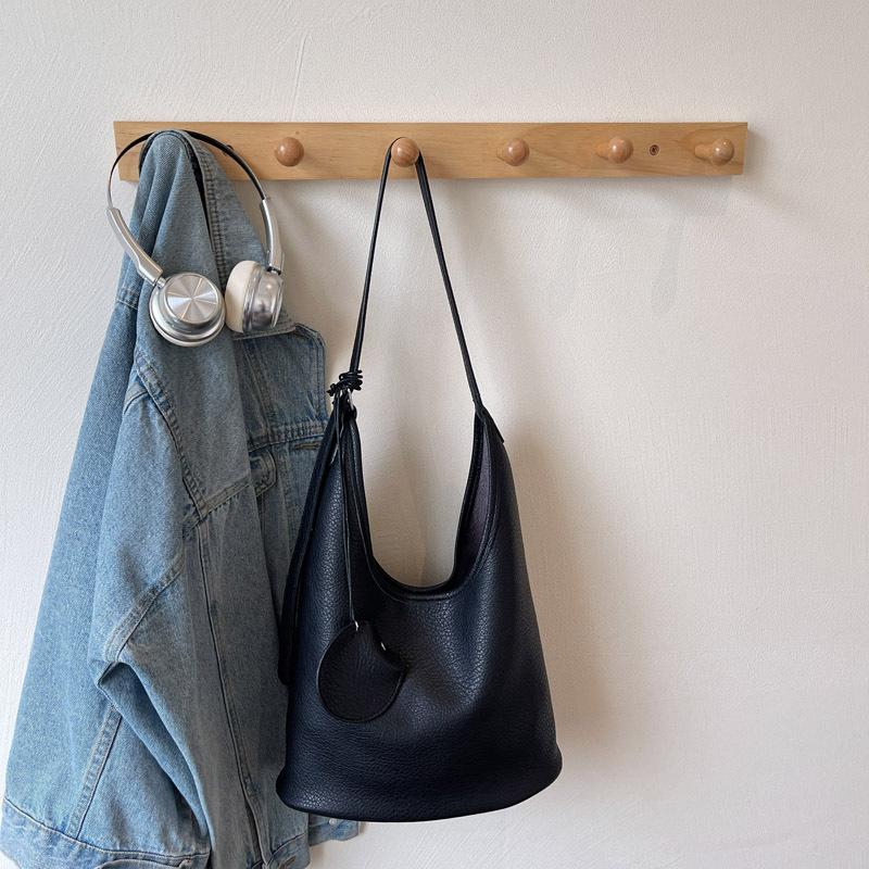 Korean Version of the New Personalized Armpit Bag High Value Women's Niche PU Simple Fashion Bucket Bag Women's Shoulder Bag