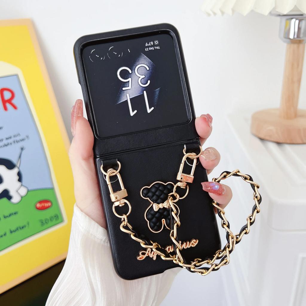 Grid Pattern Lambskin Cute Little Bear Wrist Strap PU Leather Phone Case for Motorola Razr 60 Pro 50 40 Ultra Shockproof Cover