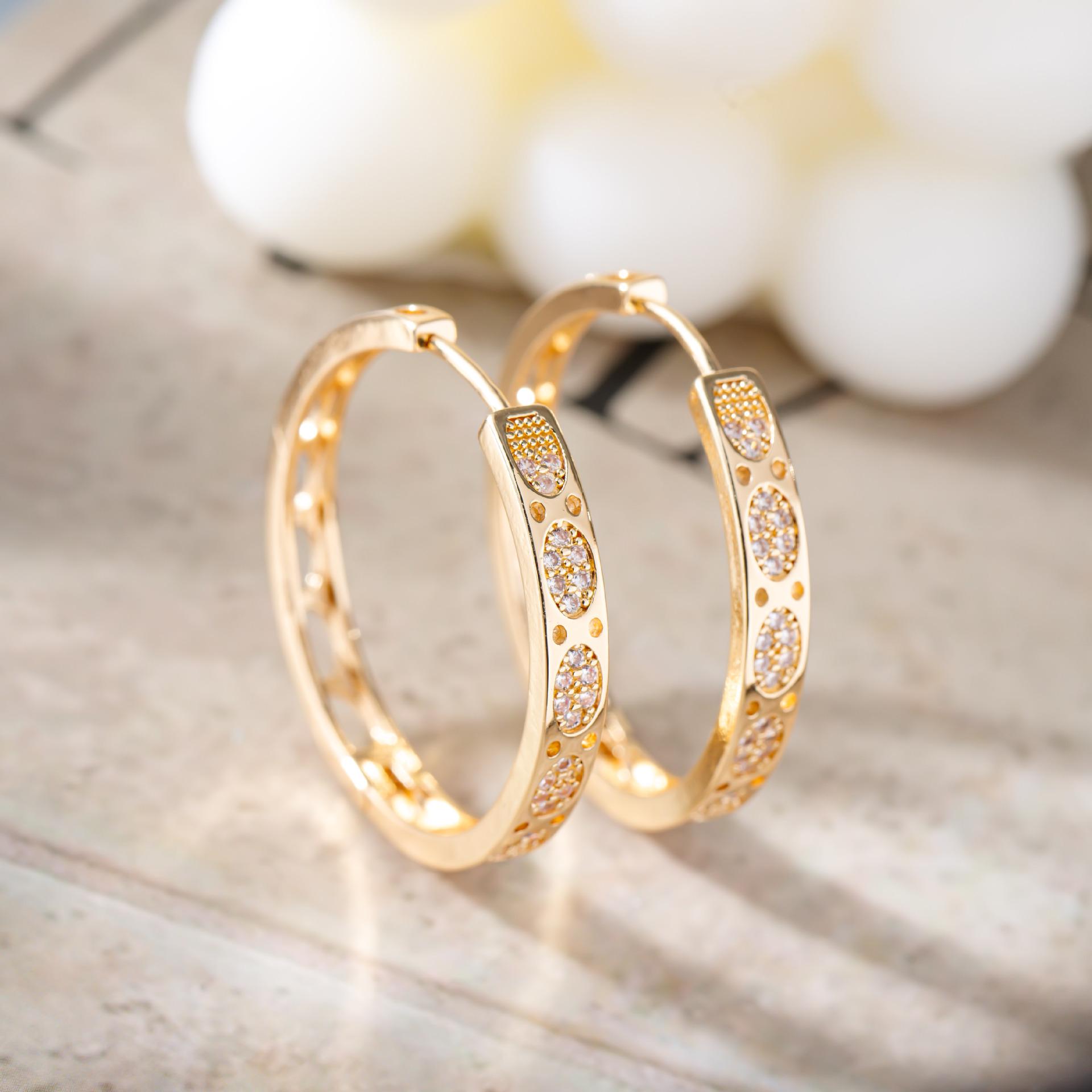 Korean Style Luxury Hollow Round Hoop Earrings, Copper with Rhinestones, Geometric Design, High-End Jewelry.