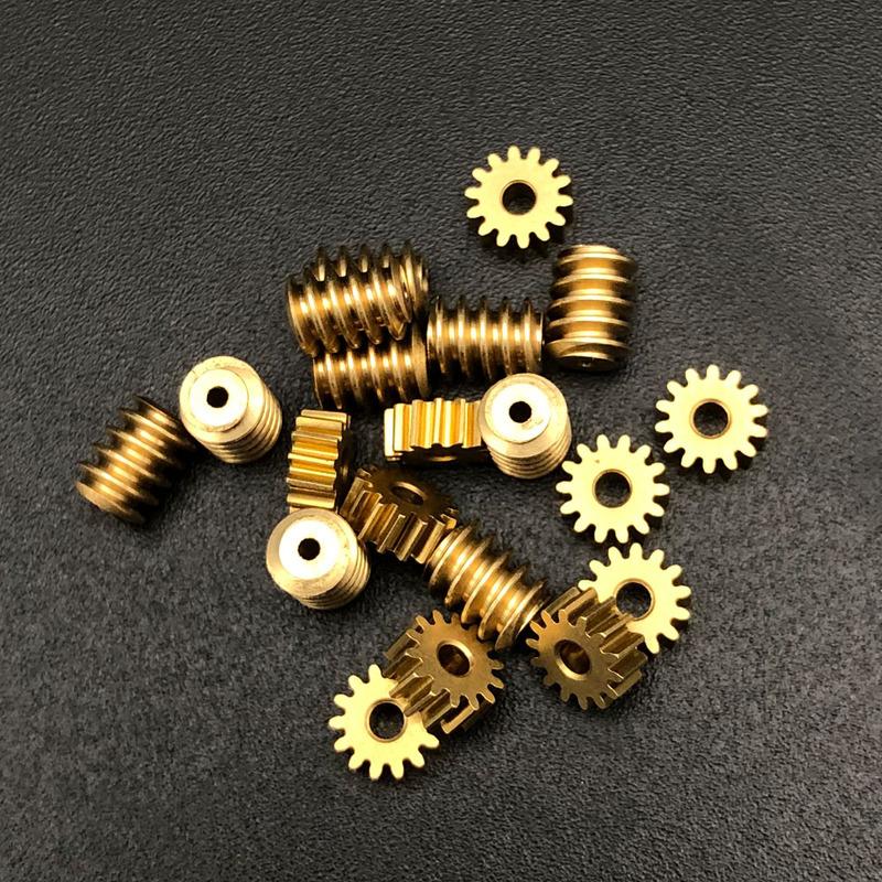 5 Pezzi Modulo 0.3 Ingranaggio a Vite Senza Fine in Ottone Testa Singola Vite Senza Fine 3.8x5mm Foro 0.98mm Ruota Dentata a Vite 14T 14:1 Riduzione 4,8x2mm Apertura 1,48mm 1,5A