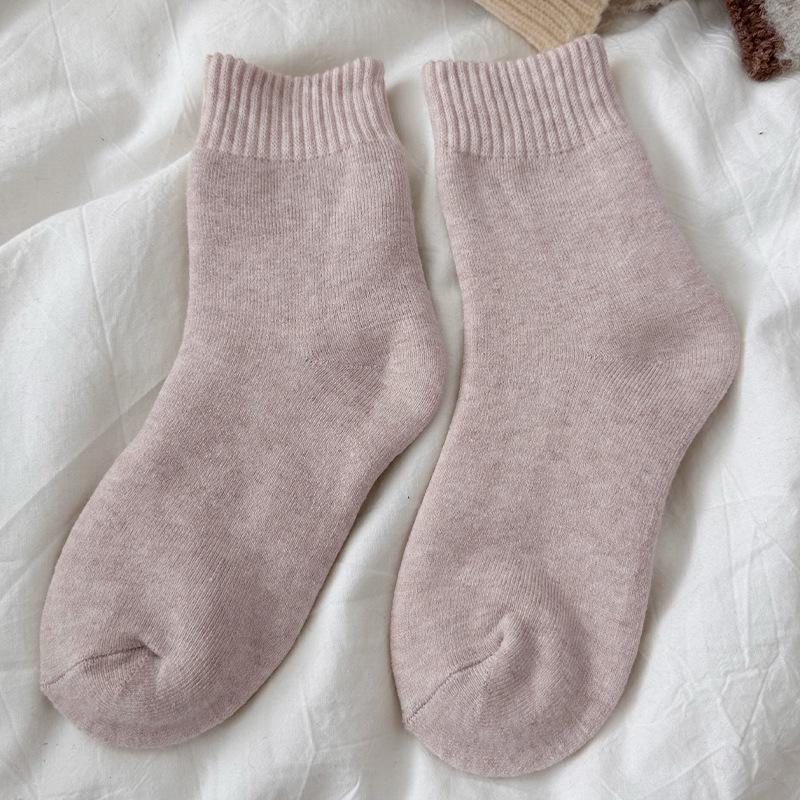 

Women s Plush Mid-Tube Socks: Velvet-Lined, Thick & Anti-Pilling for Cold-Weather Comfort One Size