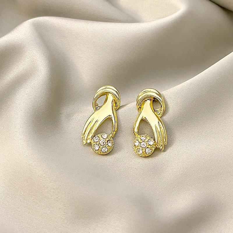 Korean Style Geometric Heart Pearl Gold Earrings for Women - Versatile Stud Accessories
