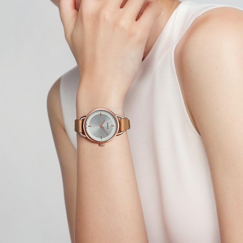 Casio STANDARD Series, Casual, Fashionable and Versatile, Light Quartz Movement, Leather Strap, Japanese and Korean Watch, Women's LTP-E413PL-7ADF