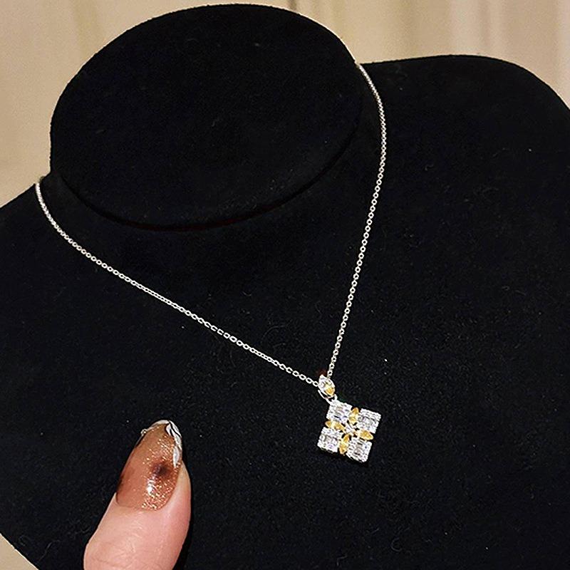 High Quality Snowflake Geometric diamond shape Necklace Fashion Style Light Luxury Elegant Pendant Party Wedding