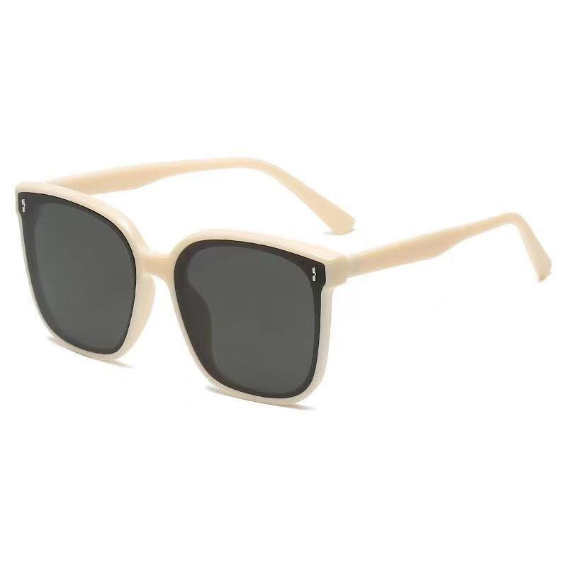 

2023 Unisex High-End White Frame UV Protection Winter Sunglasses Integrated Metal Accents (High Quality)