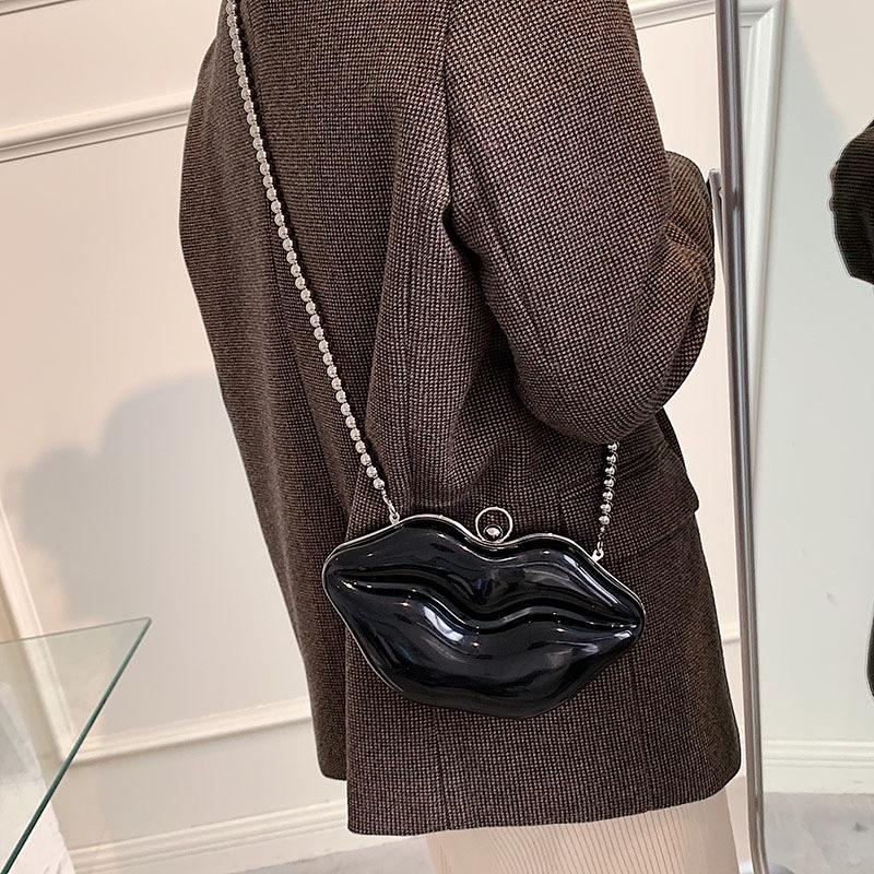 Personality funny creative lip bag 2025 Korean version ins girl glossy chain one shoulder crossbody transparent jelly bag