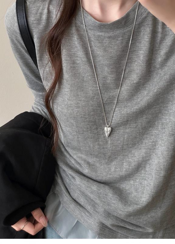 Korean Style Heart Totem Pointed Toe Necklace: Unique Niche Design, Fashionable Clavicle Chain for Women.